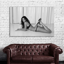 Load image into Gallery viewer, #002BW Kendall Jenner