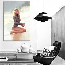 Load image into Gallery viewer, #004 Gigi Hadid