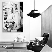 Load image into Gallery viewer, #084BW Kate Moss