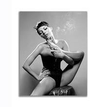 Load image into Gallery viewer, #607BW Kate Moss