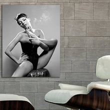 Load image into Gallery viewer, #607BW Kate Moss