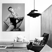 Load image into Gallery viewer, #607BW Kate Moss