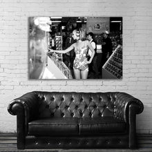 Load image into Gallery viewer, #131BW Kate Moss