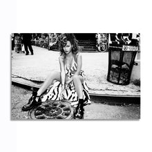 Load image into Gallery viewer, #045BW Rihanna