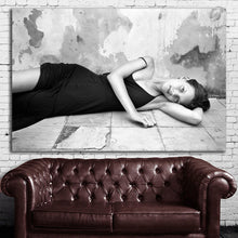 Load image into Gallery viewer, #025 Kate Moss