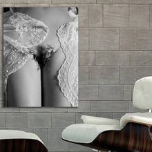 Load image into Gallery viewer, #718BW Kate Moss