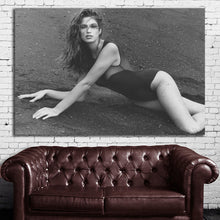 Load image into Gallery viewer, #004 Cindy Crawford