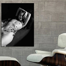Load image into Gallery viewer, #714BW Kate Moss