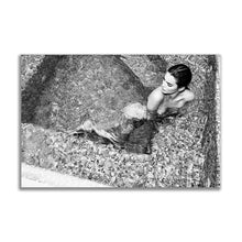 Load image into Gallery viewer, #077BW Kendall Jenner