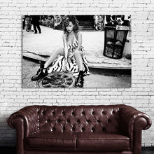 Load image into Gallery viewer, #045BW Rihanna