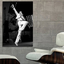 Load image into Gallery viewer, #018 Queen