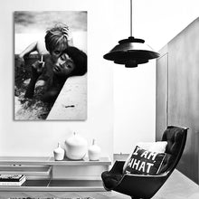 Load image into Gallery viewer, #009 Naomi Campbell x Christy Turlington