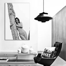 Load image into Gallery viewer, #010BW Kendall Jenner