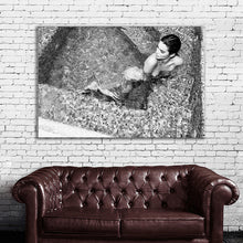 Load image into Gallery viewer, #077BW Kendall Jenner