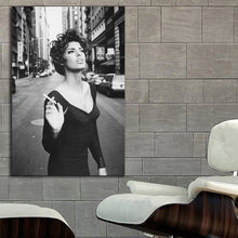 Load image into Gallery viewer, #004 Linda Evangelista