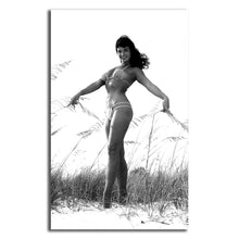 Load image into Gallery viewer, #017BW Bettie Page
