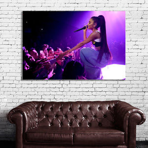 #001 Ariana Grande
