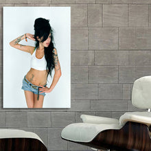 Load image into Gallery viewer, #002 Amy Winehouse
