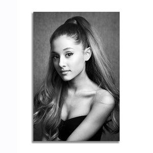 #010BW Ariana Grande