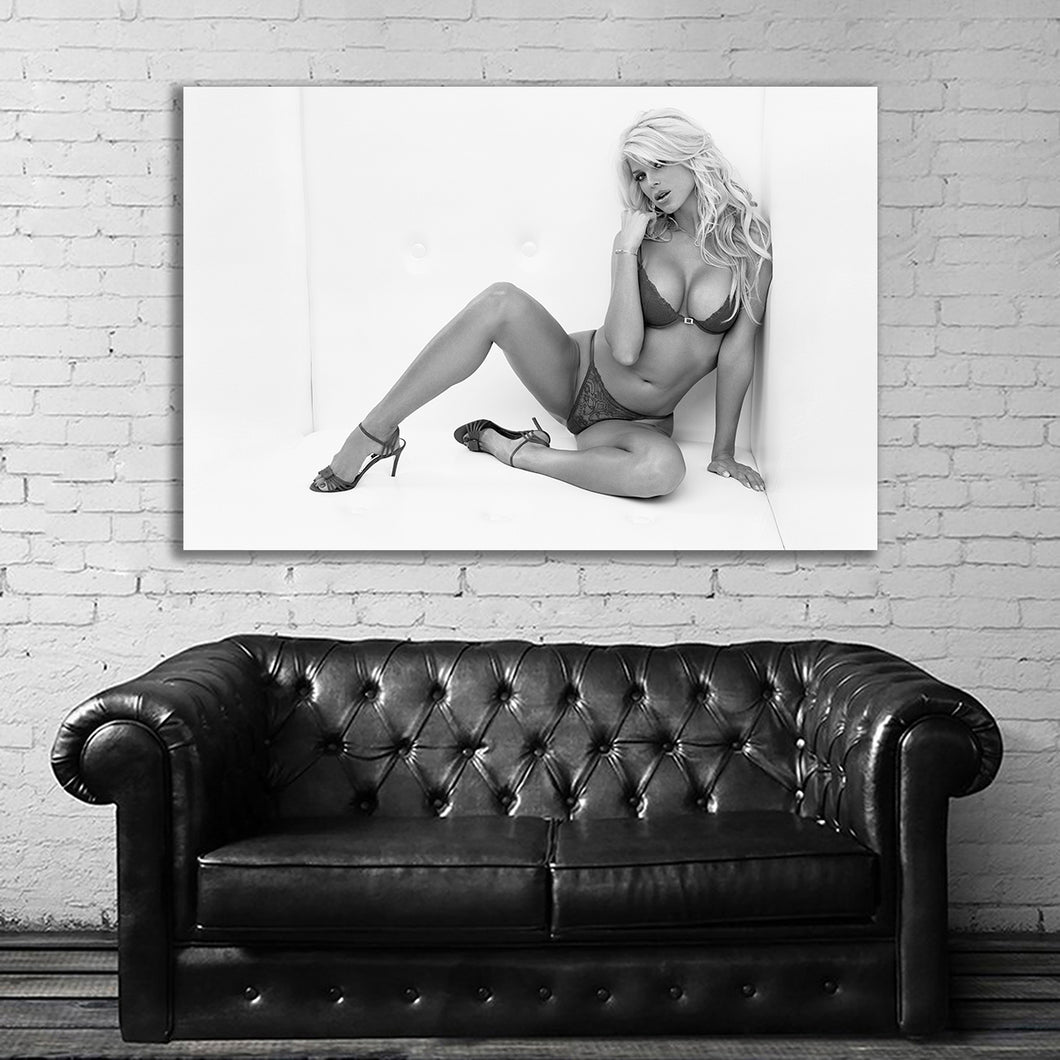 #018BW Victoria Silvstedt